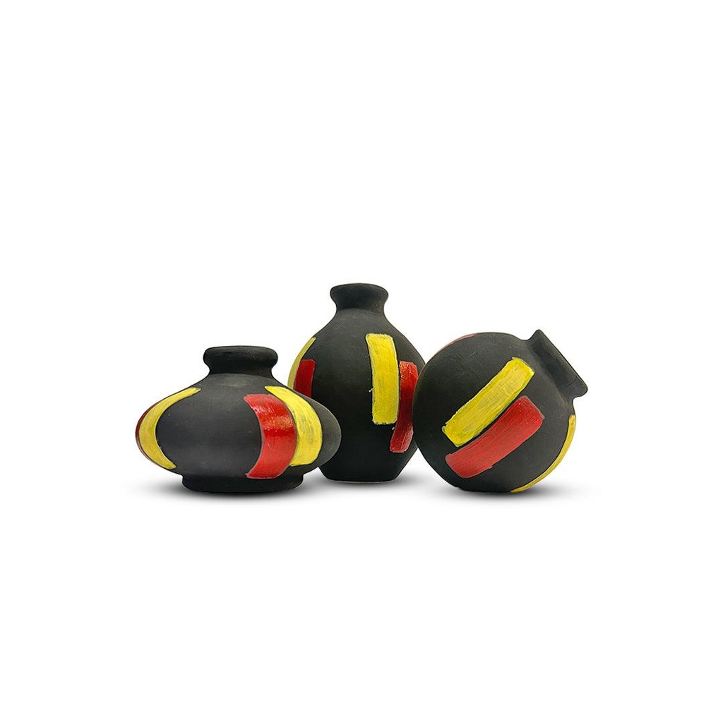 mud_showcase_piece_blackand_yellow.jpg